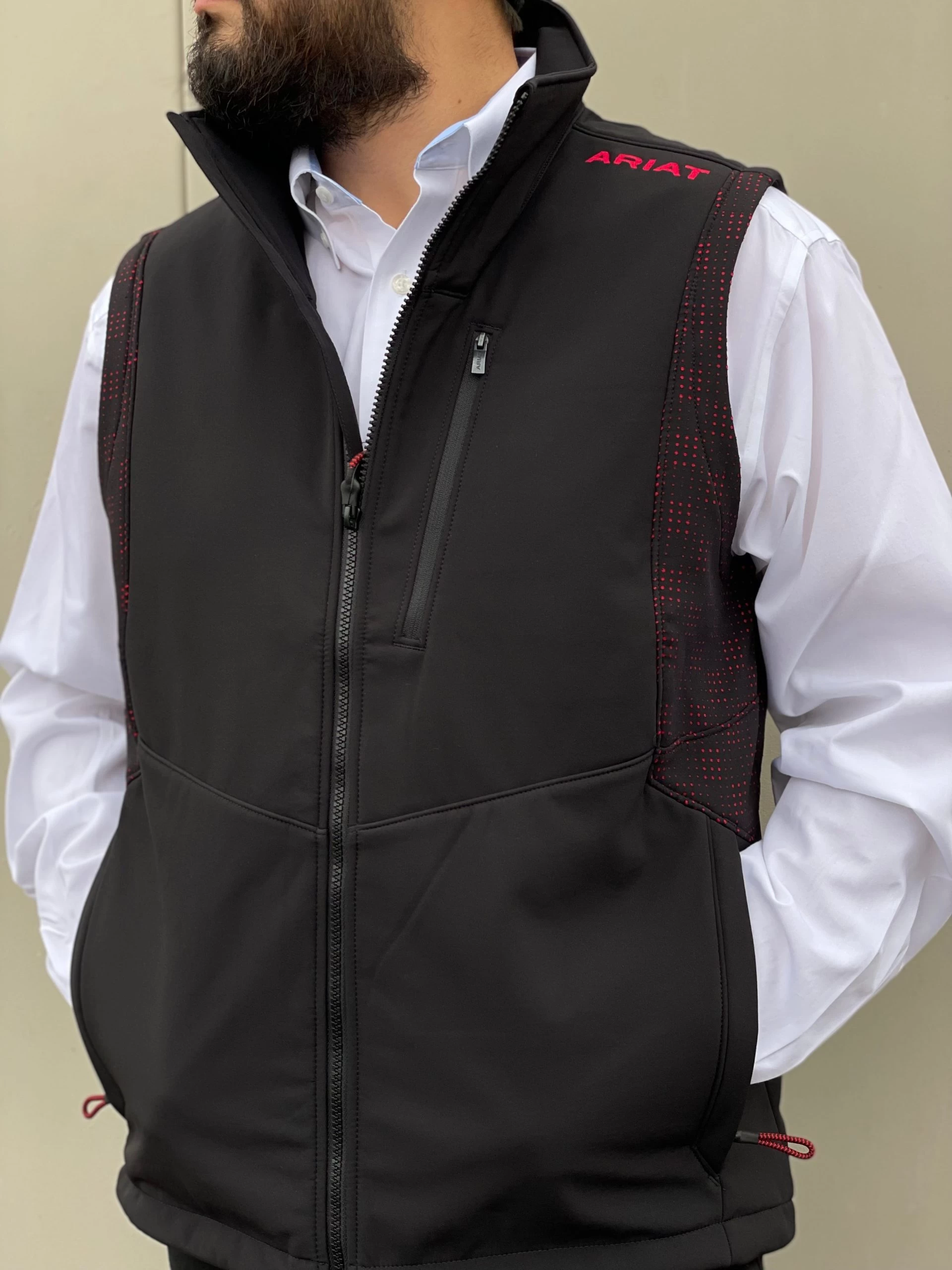 Ariat Vernon Vent Softshell Men's Vest - Black/Red 3 Ariat Vernon Vent Softshell Men's Vest - Black/Red