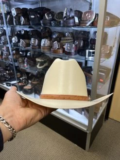 500X Johnson Copa Alta 4 3/4" Falda Corta 3" Toquilla Avestruz Cognac -Guadalajara Western Wear IMG 4408