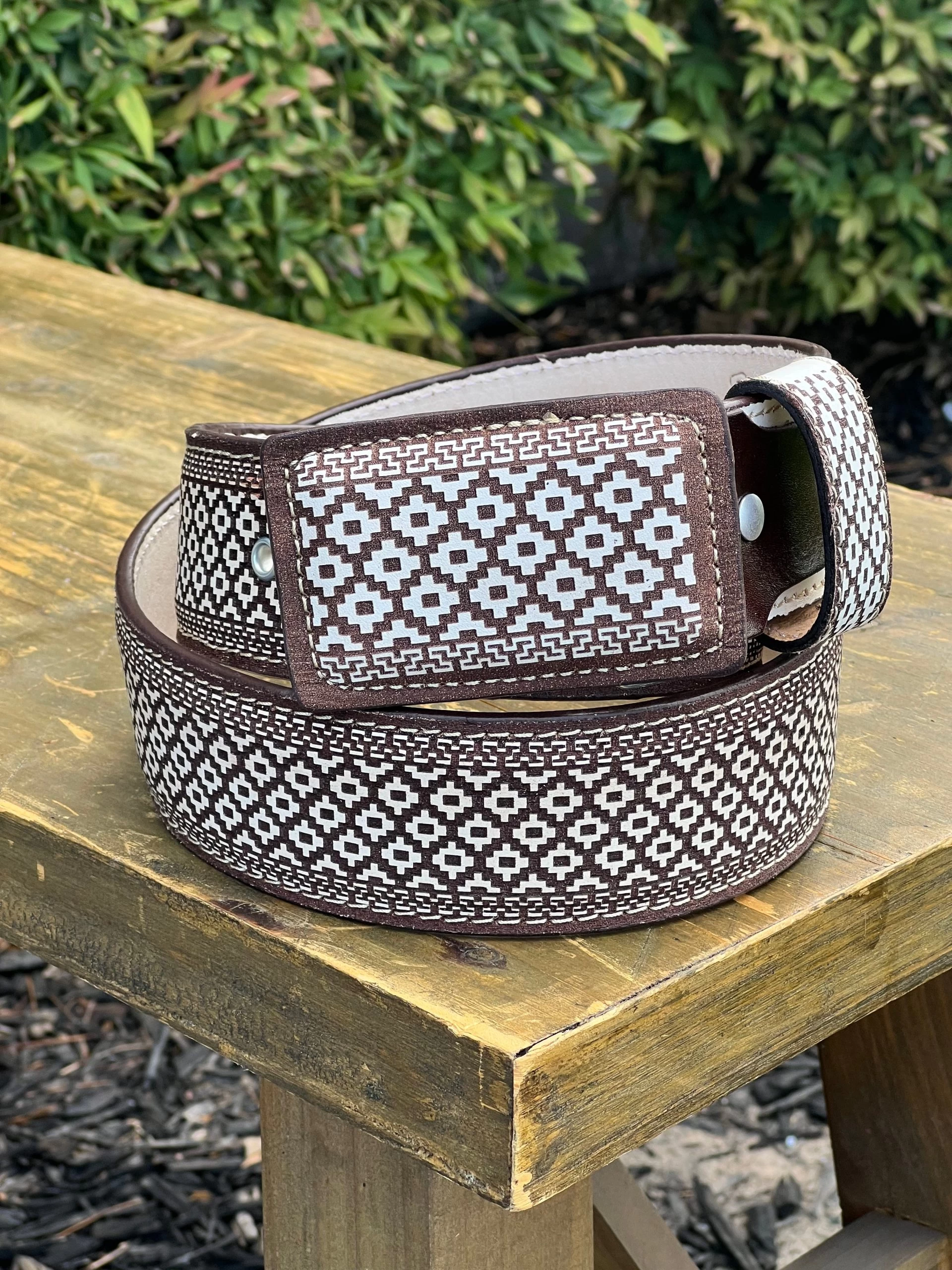 Lazer Cut Leather Belt - Blanco (White) / Negro (Black) 3 Lazer Cut Leather Belt - Blanco (White) / Negro (Black)