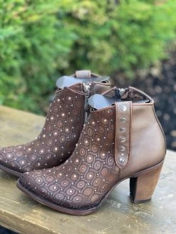 Cuadra Barcelona Maple Leather White Ankle Boot -Guadalajara Western Wear IMG 7863 9c625a7a 3f8a 4062 b303 365ece2a9b22