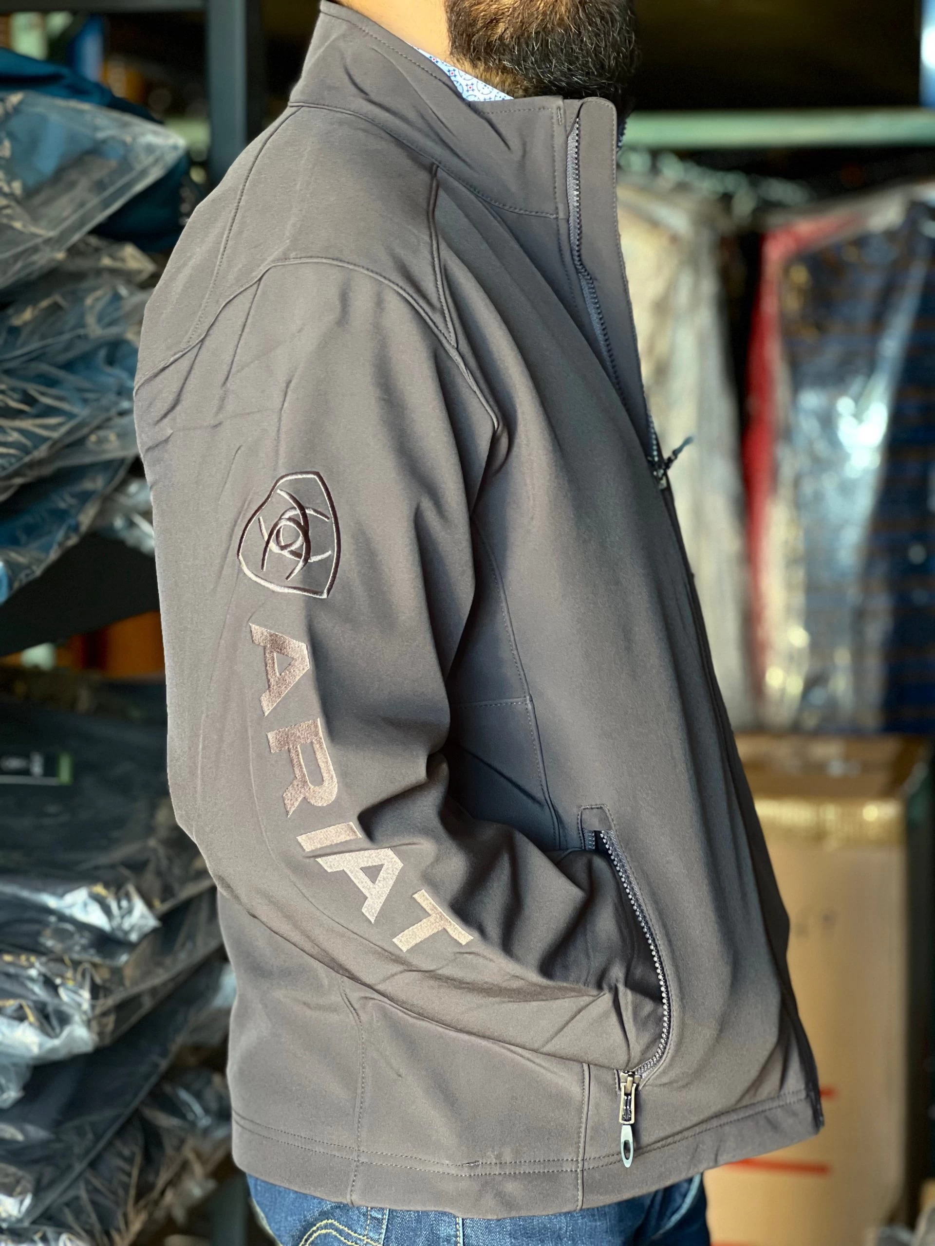 Ariat Logo Men Phantom 2.0 Soft-Shell Jacket 3 Ariat Logo Men Phantom 2.0 Soft-Shell Jacket